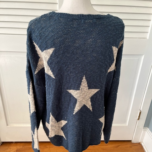 Easel Los Angeles oversized women’s size small knit sweater, blue with stars - Picture 4 of 5